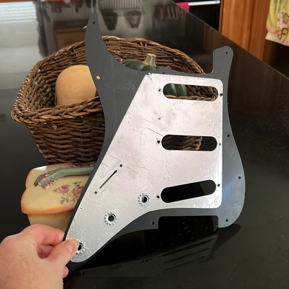 Stratocaster pickguard black brand new with shrink wrap on it to protect 3 layer - Picture 7 of 7
